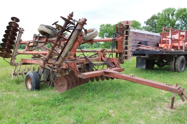 Image of International Harvester 496 equipment image 1