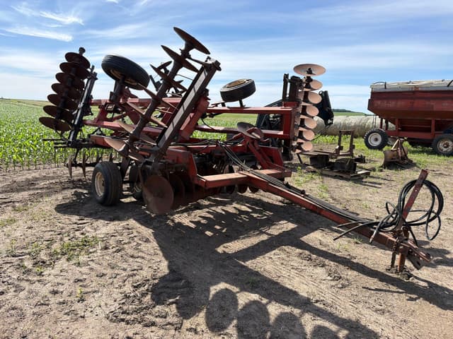 Image of International Harvester 496 equipment image 3