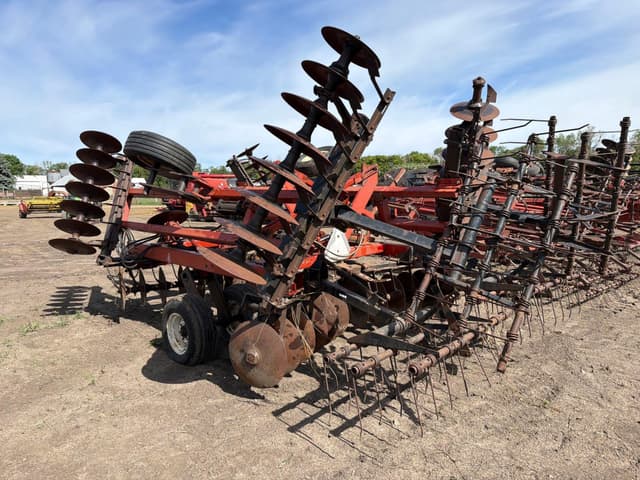 Image of International Harvester 496 equipment image 1