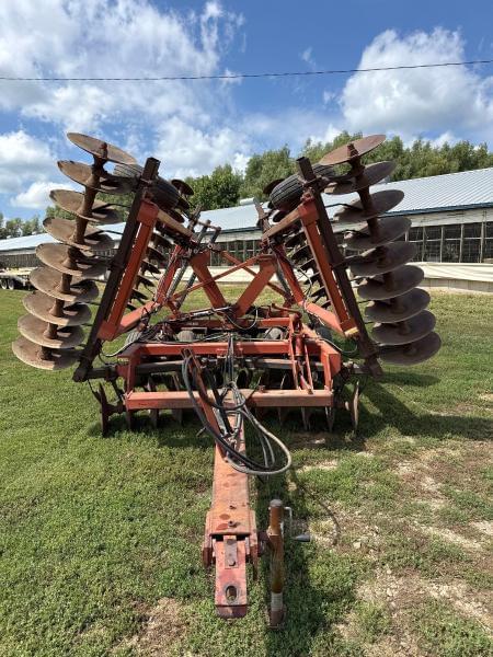 Image of International Harvester 496 equipment image 2