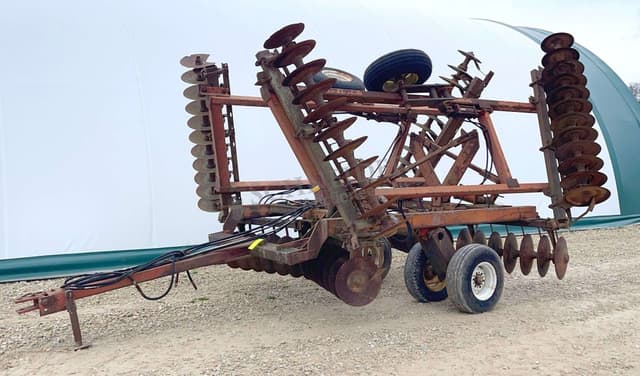 Image of International Harvester 496 equipment image 1