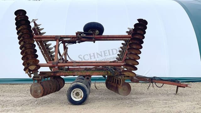 Image of International Harvester 496 equipment image 2