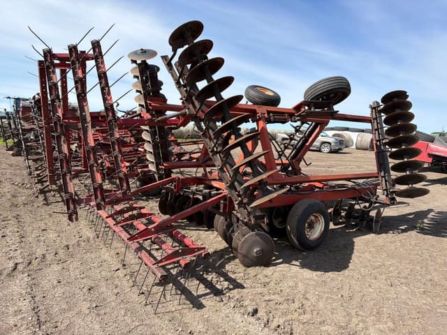 Image of International Harvester 496 equipment image 2