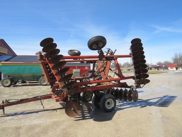 Image of International Harvester 496 equipment image 1