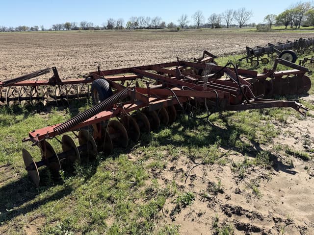 Image of International Harvester 496 equipment image 1
