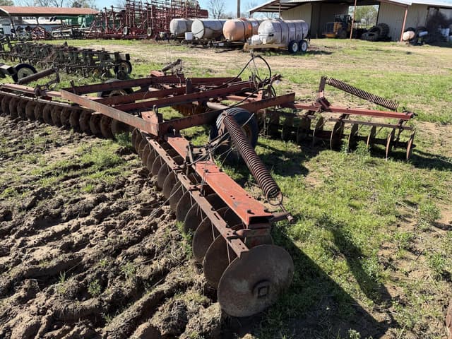 Image of International Harvester 496 equipment image 2