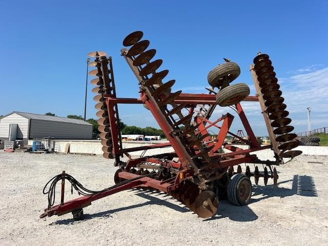 Image of International Harvester 496 equipment image 1