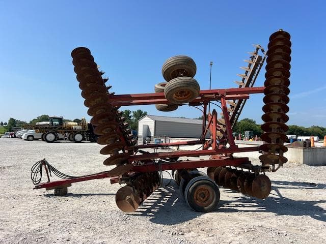 Image of International Harvester 496 equipment image 2