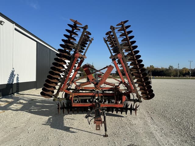 Image of International Harvester 496 equipment image 1