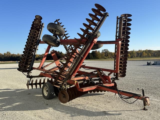 Image of International Harvester 496 equipment image 2