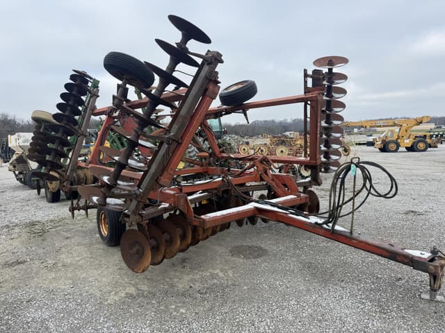 Image of International Harvester 496 equipment image 2