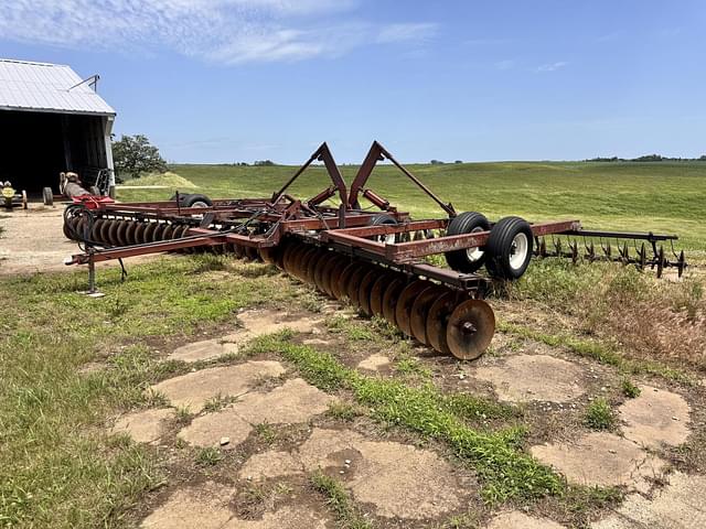 Image of International Harvester 496 equipment image 2