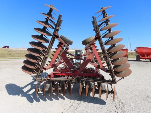 Image of International Harvester 496 equipment image 4