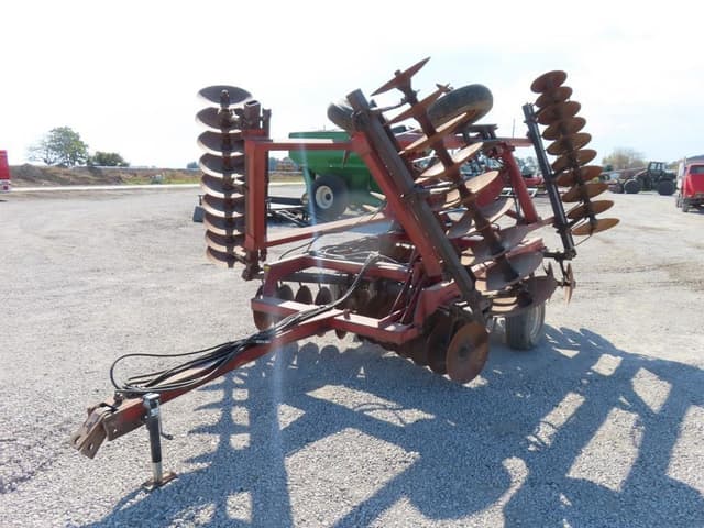 Image of International Harvester 496 equipment image 2