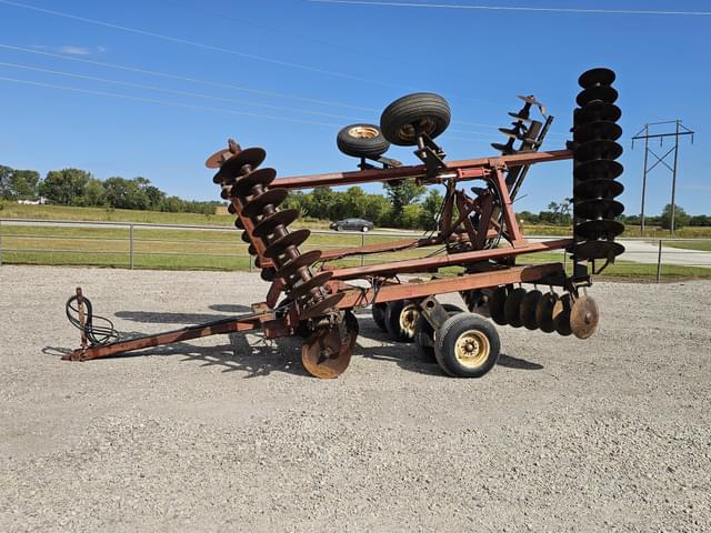 Image of International 496 equipment image 1