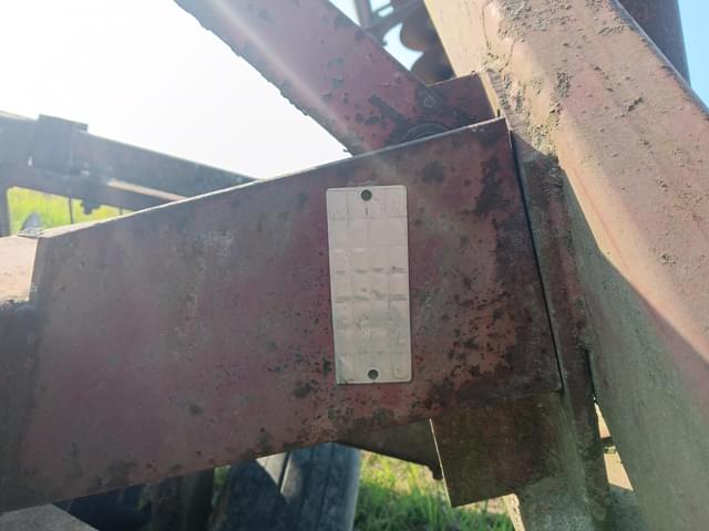 Image of International Harvester 496 equipment image 1