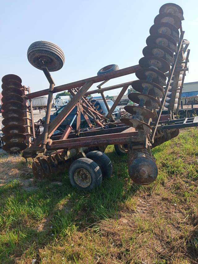 Image of International Harvester 496 equipment image 2
