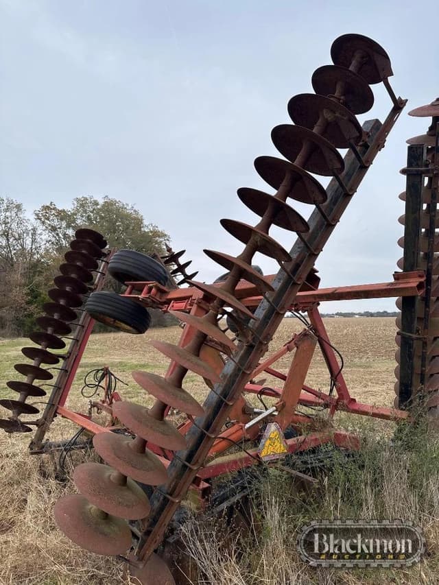 Image of International Harvester 496 equipment image 2