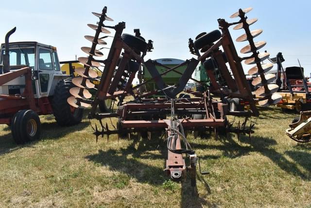 Image of International Harvester 496 equipment image 1