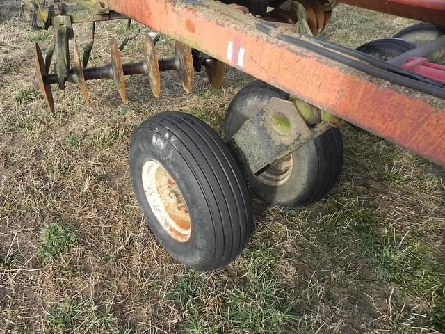 Image of International Harvester 496 equipment image 4