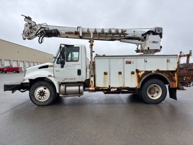 Image of International 4300 SBA equipment image 1
