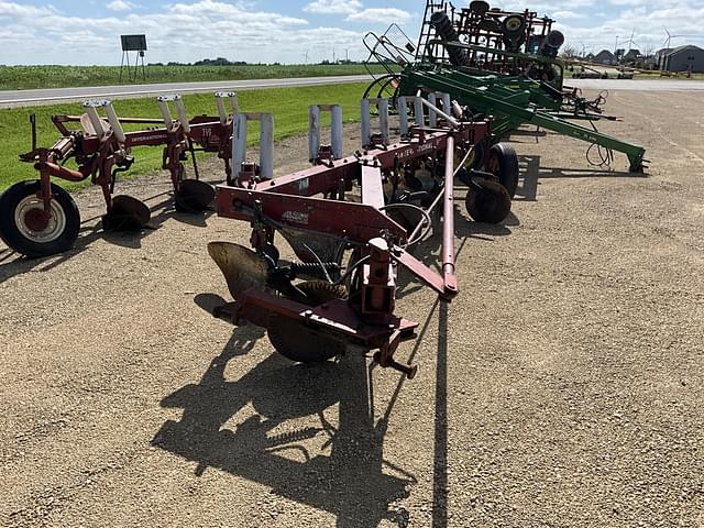 Image of International Harvester 710 equipment image 1