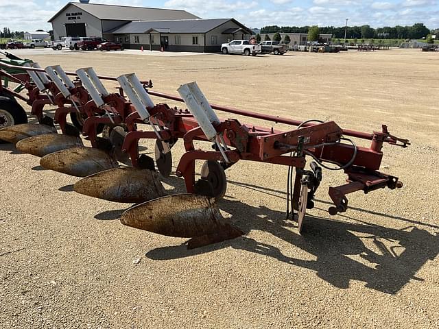 Image of International Harvester 710 equipment image 2