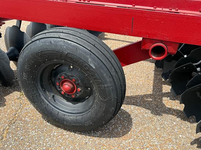 Image of International Harvester 501 equipment image 3