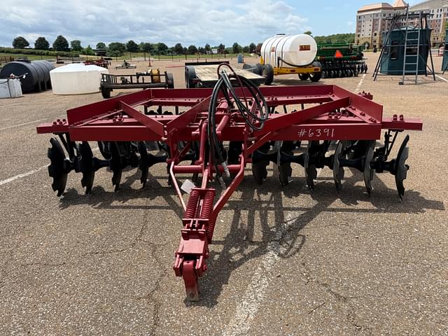 Image of International Harvester 501 equipment image 1