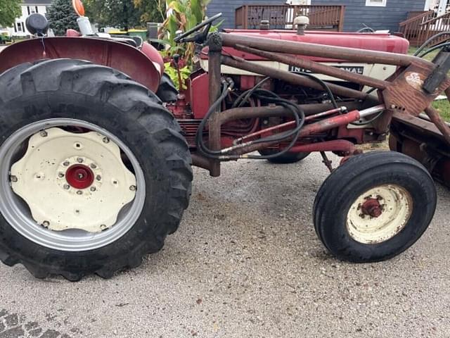 Image of International Harvester 504 equipment image 4