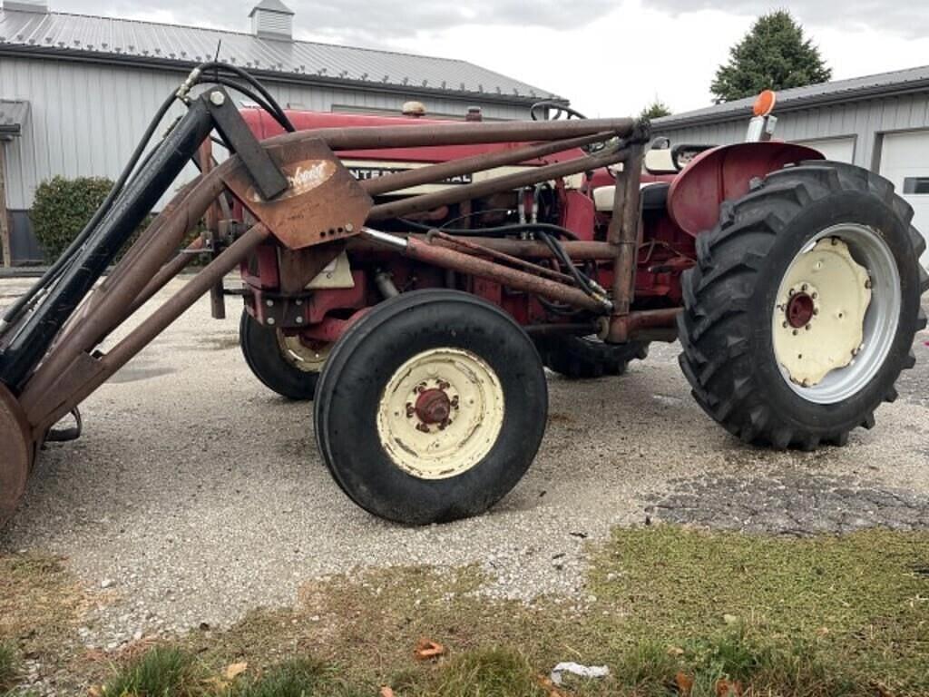 Image of International Harvester 504 Primary image