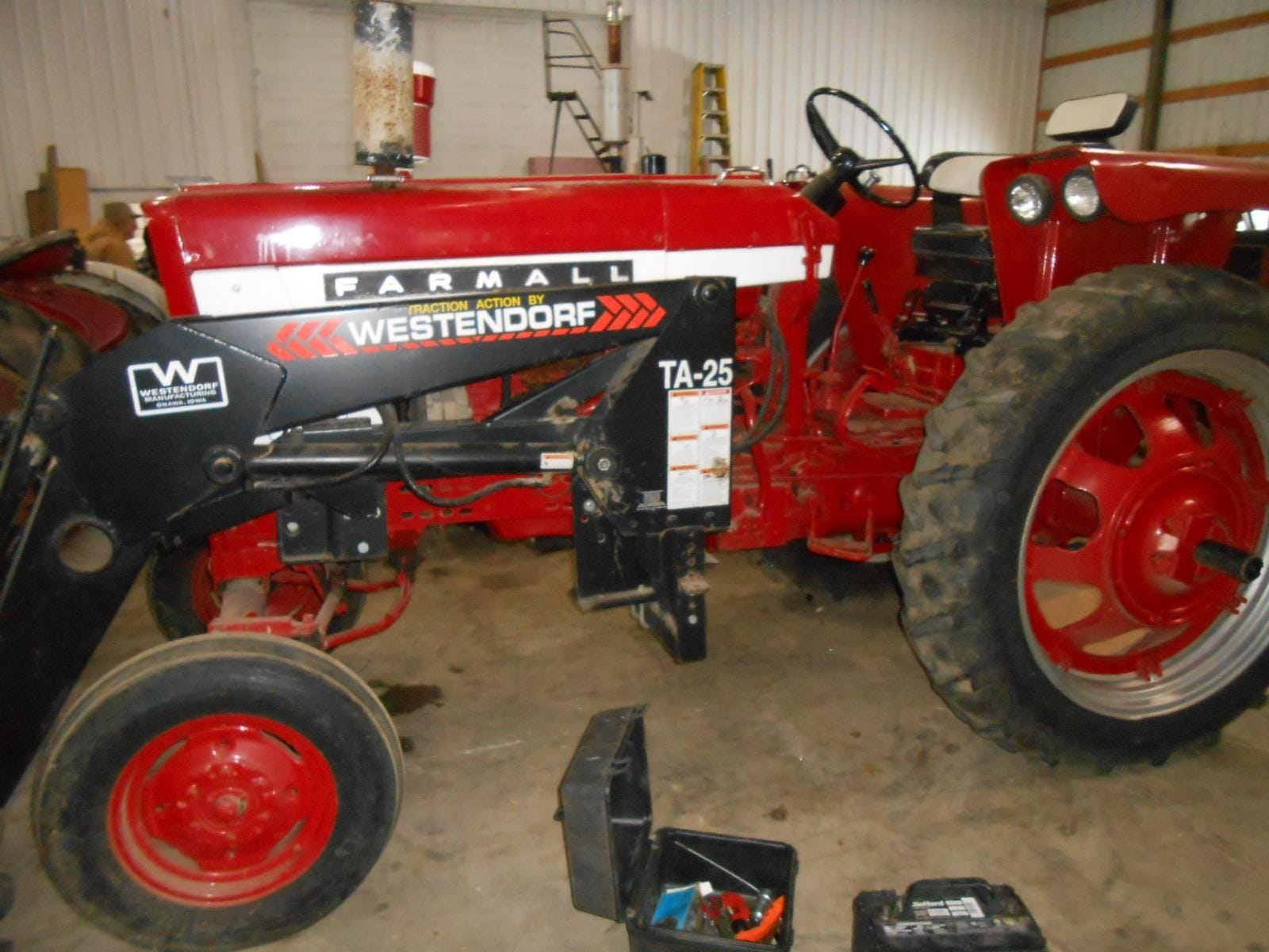 International Harvester 504 Equipment Image0