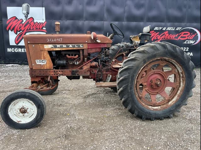 Image of Farmall 504 equipment image 2