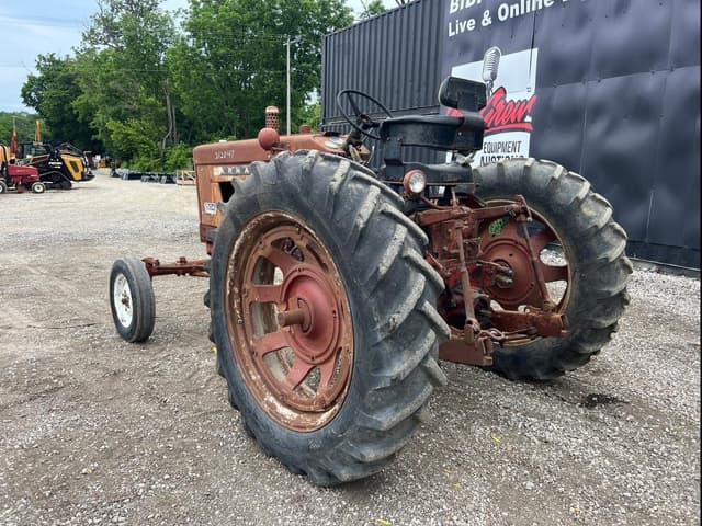 Image of Farmall 504 equipment image 3