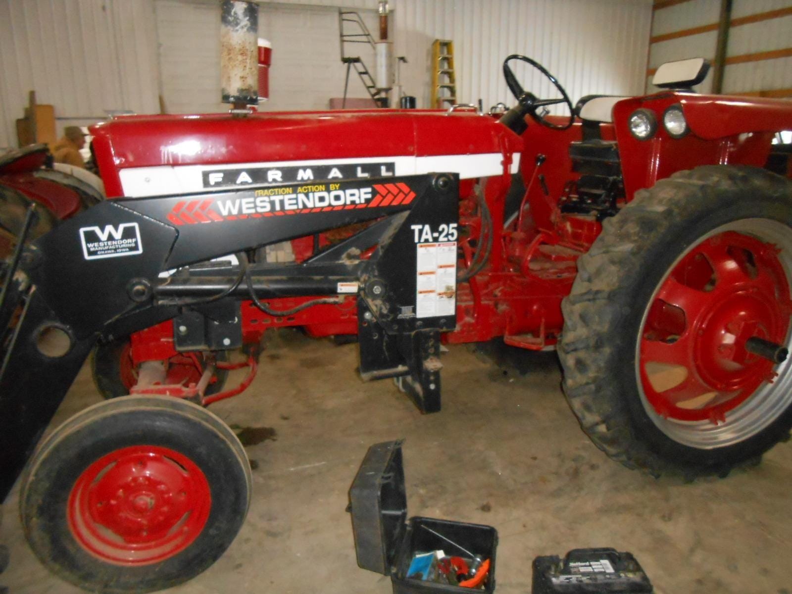Farmall 504 Equipment Image0