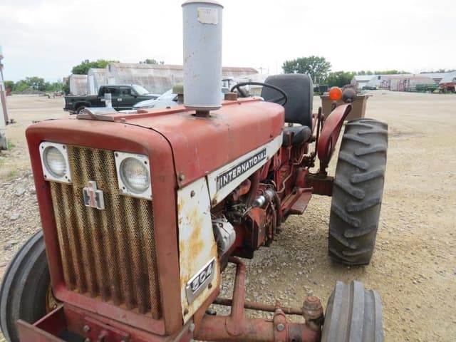 Image of International Harvester 504 equipment image 4
