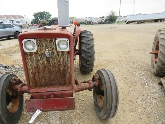 Image of International Harvester 504 equipment image 3