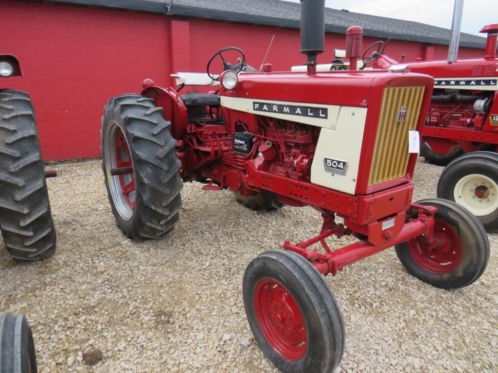 Farmall 504 Equipment Image0