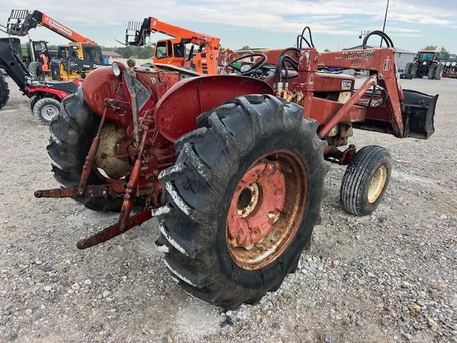 Image of International Harvester 504 equipment image 4