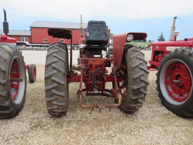 Image of Farmall 504 equipment image 3