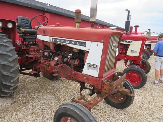 Image of Farmall 504 equipment image 1