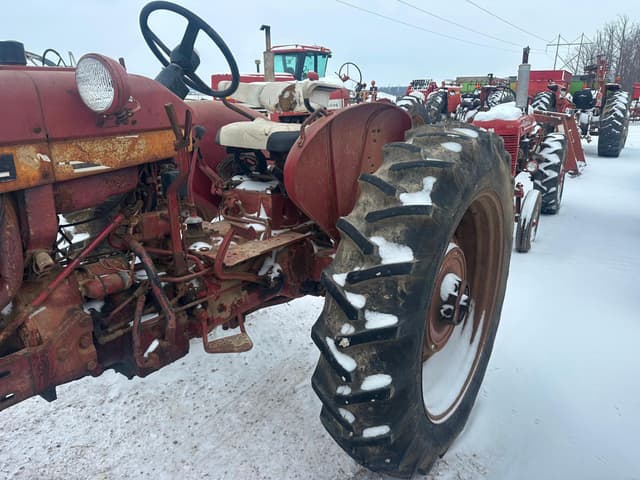 Image of International Harvester 504 equipment image 3