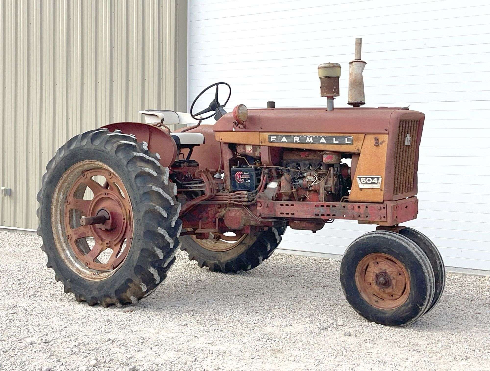 Farmall 504 Equipment Image0