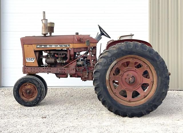 Image of Farmall 504 equipment image 3