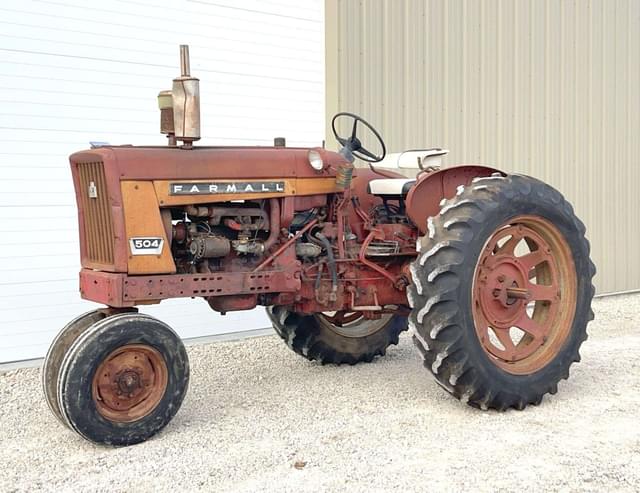 Image of Farmall 504 equipment image 1