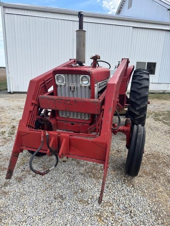 Image of International Harvester 504 equipment image 1