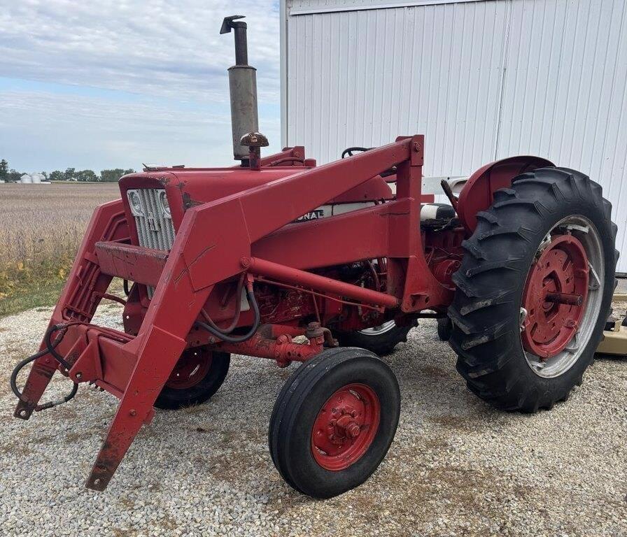 Image of International Harvester 504 Primary image