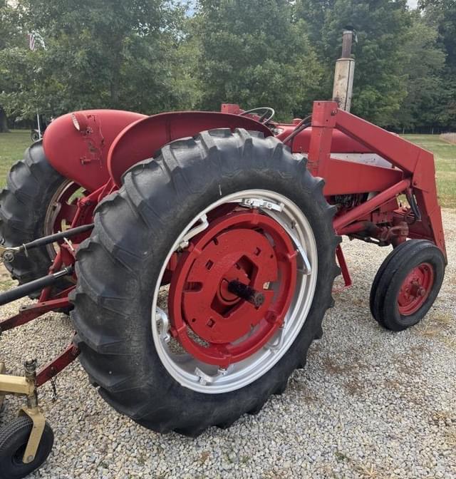 Image of International Harvester 504 equipment image 4