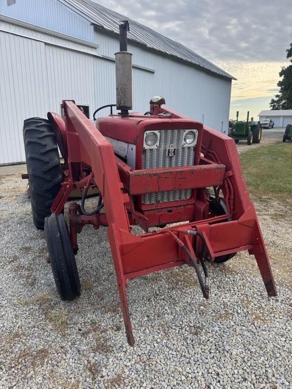 Image of International Harvester 504 equipment image 2