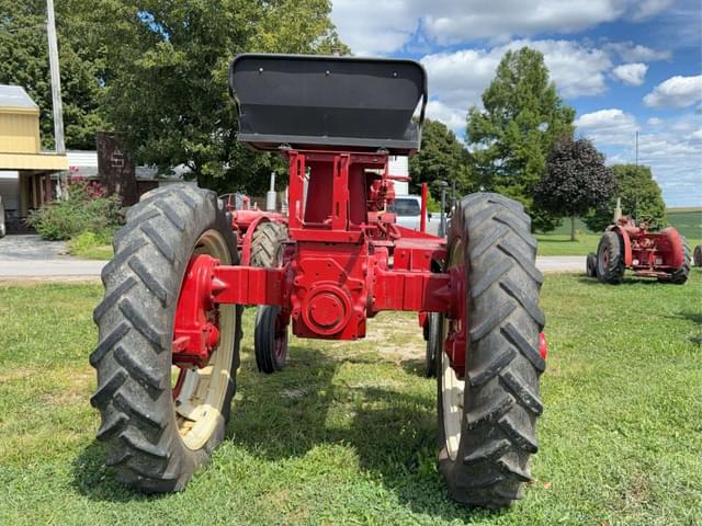 Image of International Harvester 504 equipment image 3